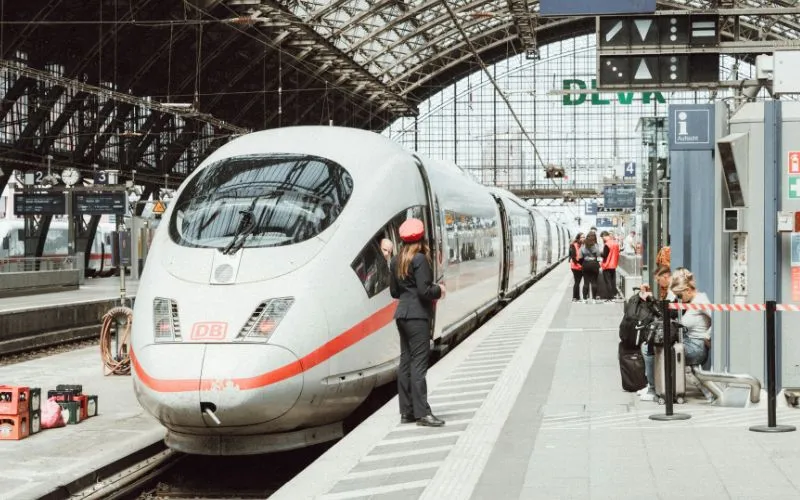 gatwick-taxi-vs-uber-vs-train